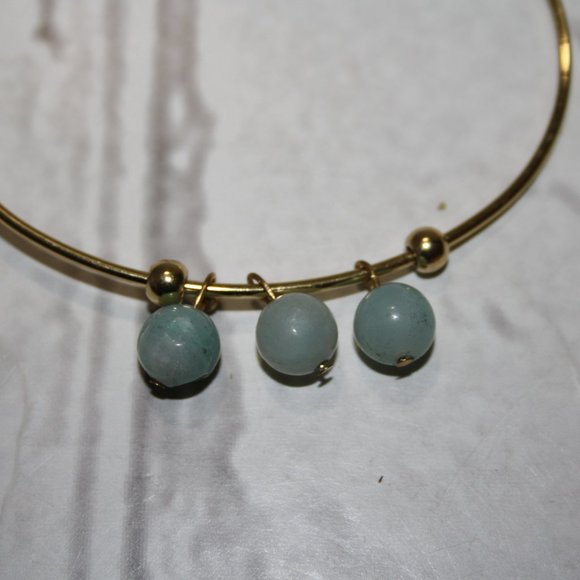 💚✨🌿 Gold Cuff Bracelet with Aventurine Stone Charms - Picture 3 of 4